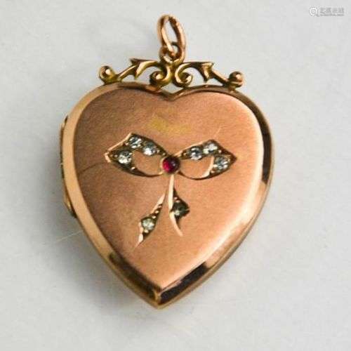 Un médaillon antique en or 9ct en forme de cœur serti de pie...