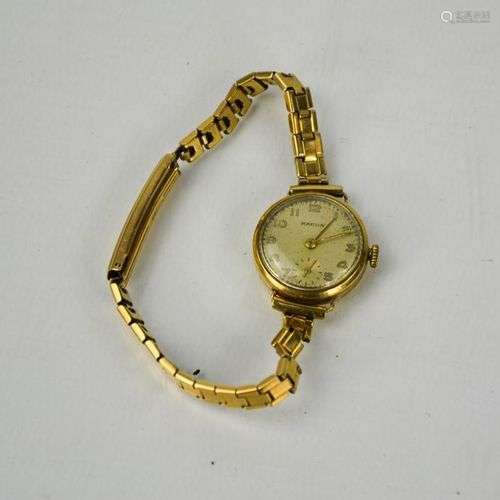 Une montre-bracelet Marvin pour femme en or 9ct, 17,8 g.