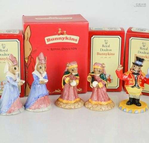 Un groupe de sept figurines Bunnykins de Royal Doulton, cert...