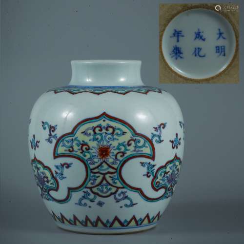 A doucai floral necked porcelain jar