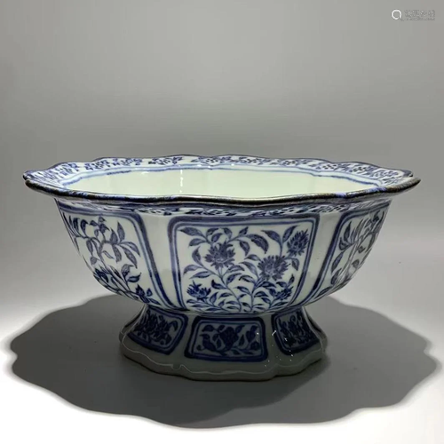 BLUE AND WHITE FLORAL PORCELAIN VESSEL