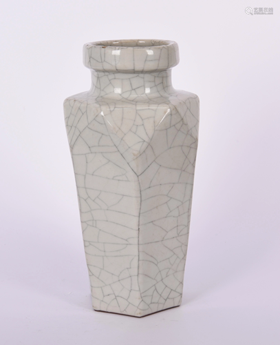 Ge-Type Celadon Crackle-Glazed Vase, Yongzheng Mark