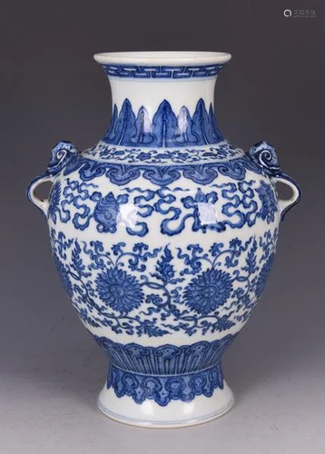 BLUE AND WHITE DOUBLE-HANDLED PORCELAIN VASE, QIANL…