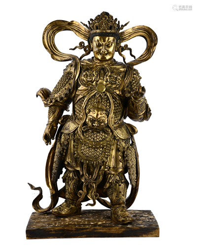 A LARGE GILT BRONZE STATUE OF A HEAVENLY KING