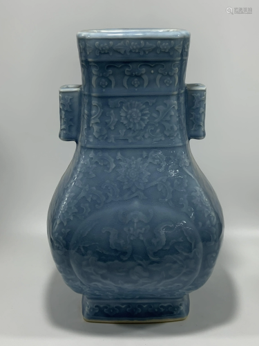 BLUE-GLAZED PORCELAIN ARROW-HANDLED VASE WITH MARK