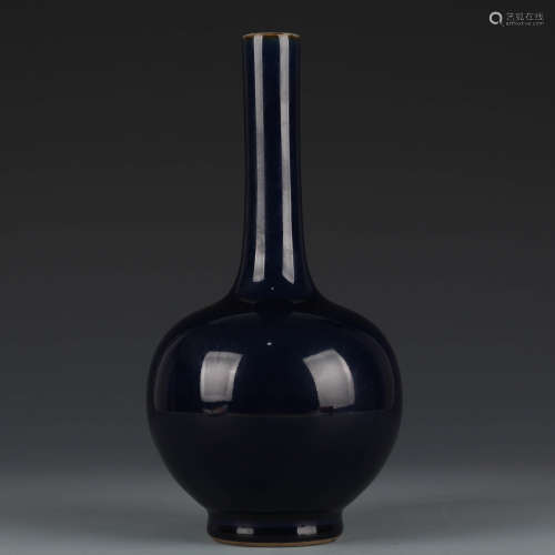 An altar-blue-glazed bottle vase