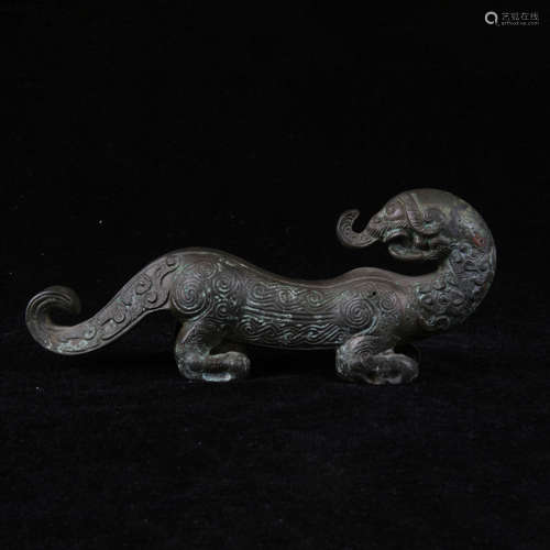 An archaistic style bronze dragon ornament