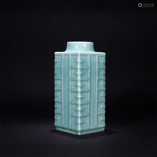 A celadon-glaze cong-form vase