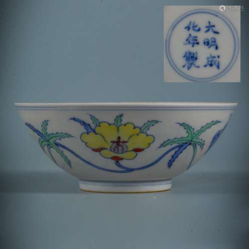 A doucai and underglaze-blue floral bowl