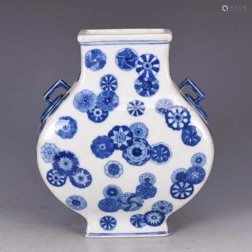 BLUE AND WHITE DOUBLE-HANDLED PORCELAIN VASE, QIANL…