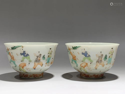 A PAIR OF WUCAI PORCELAIN CUPS, KANGXI MARK