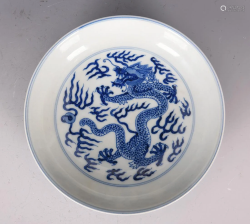 BLUE AND WHITE DRAGON MOTIF PORCELAIN PLATE, QIANLONG