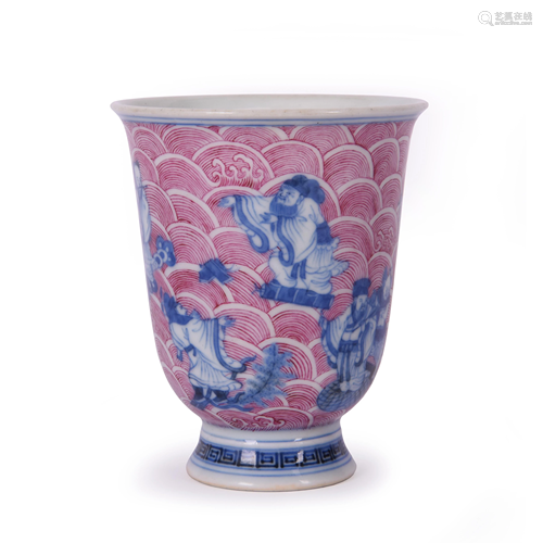 PINK-GROUND BLUE AND WHITE FIGURAL POCELAIN CUP,