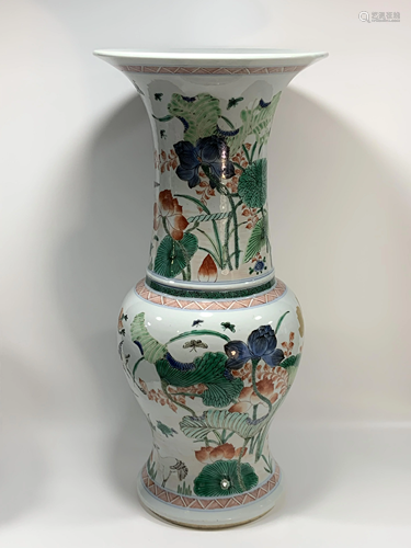 A WUCAI 'LOTUS' BEAKER VASE, KANGXI MARK