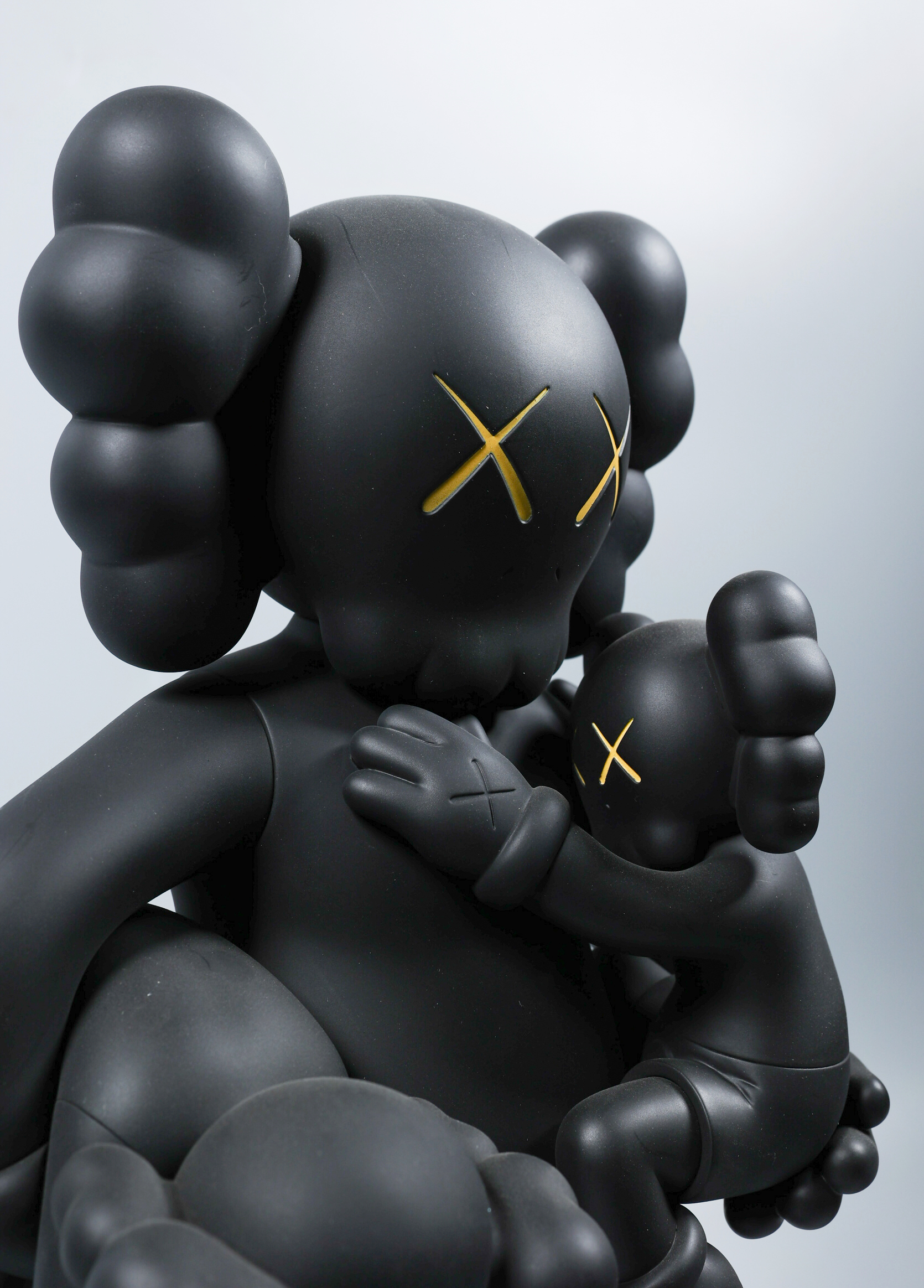 尺寸35cm 1 2拍品描述潮流玩具   国际著名艺术家 kaws