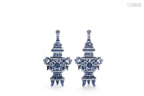 A Pair Of Blue And White Double-Eared Tripod Vases
