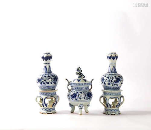 A Set Of Three-Piece Blue And White Altar Garnitures