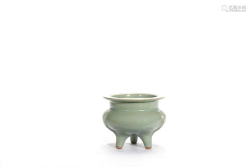 A Longquan Kiln Celadon-Glazed Tripod Censer
