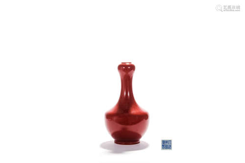 An Altar-Red-Glazed Garlic-Head-Shaped Vase