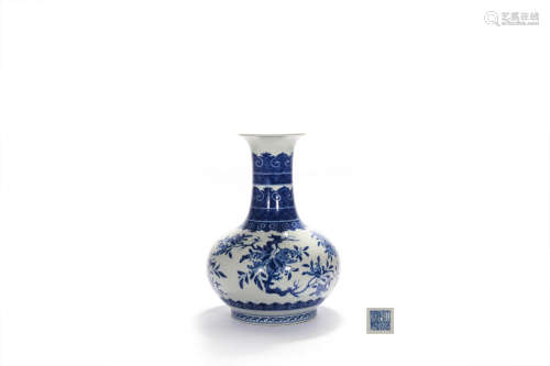 A Blue And White Sanduo Floral Phoenix-Tail Vase