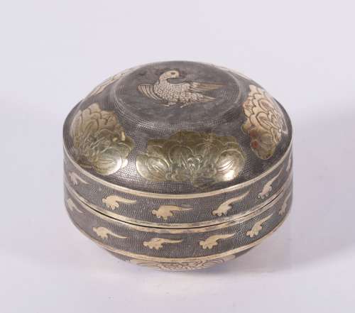 唐代 铜鎏金凤鸟纹盖盒