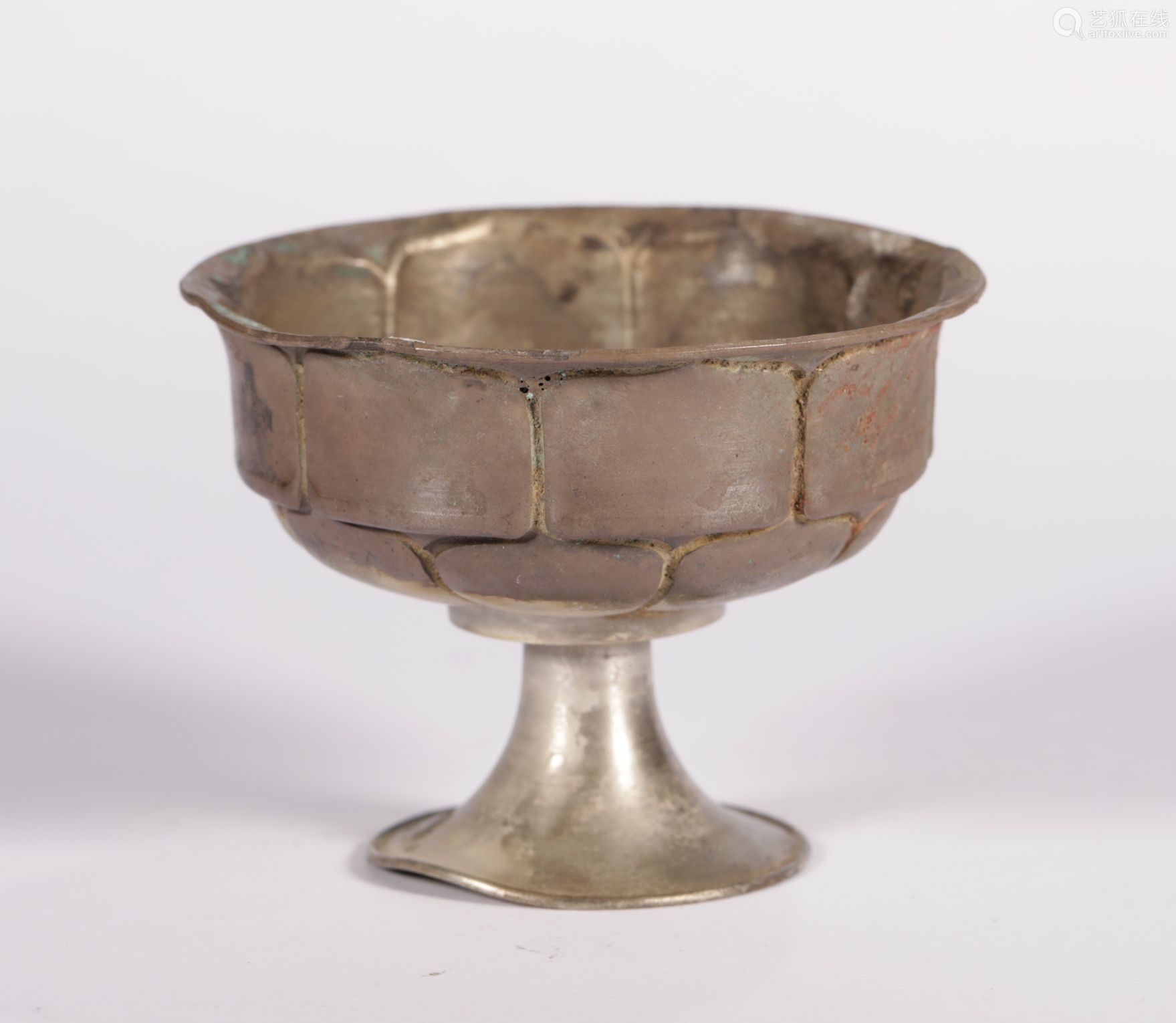 唐代 银质莲瓣纹高足杯