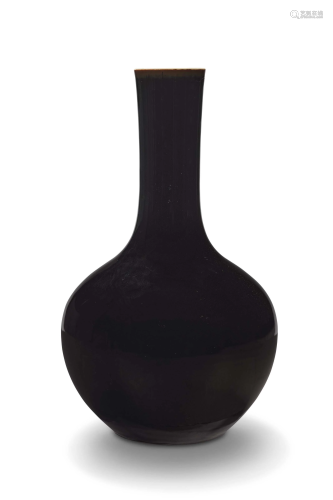 A LARGE BLACK-GLAZED BOTTLE VASE