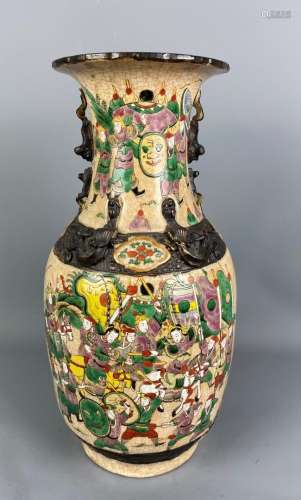 Vase en porcelaine de Nankin, Chine, XX ème, h : 44 cm