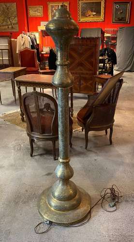 Lampadaire syrien vers 1920 en laiton ciselé, hauteur : 159 ...