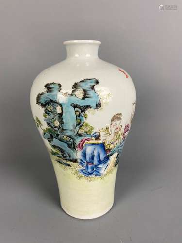 Vase Meiping en porcelaine et émaux de la famille rose à déc...