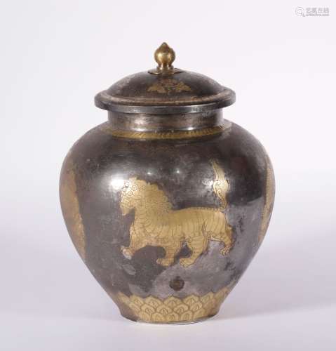 唐代 银鎏金花卉狮纹盖罐