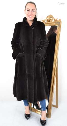 Nerzmantel lang in dunkel braun Gr. M 36/38, mink coat shorn...