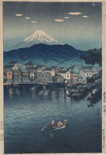 Japan Meiji-Zeit Farbholzschnitt Küstendorf mit Blick auf Fu...