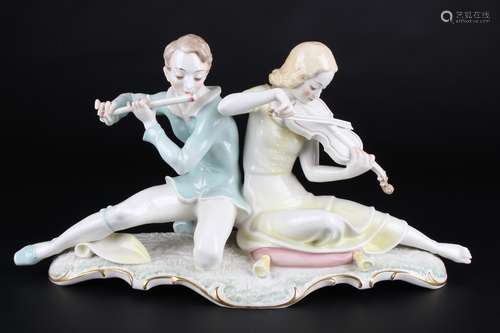 Hutschenreuther Musizierendes Paar, pair of musician figures...