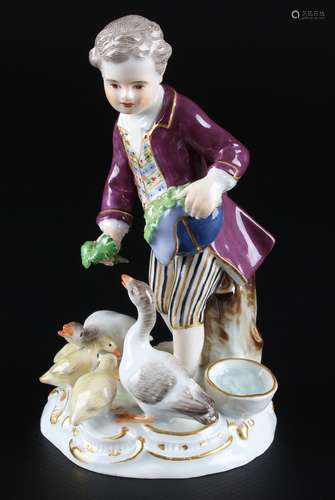 Meissen Knabe Gänse fütternd, boy feeding goose,