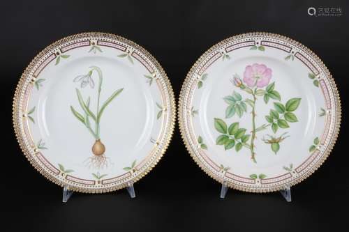 Royal Copenhagen Flora Danica 2 Speiseteller 3550, dinner pl...