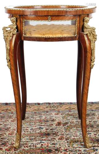 Beistelltisch mit Schaukasten im Barockstil, sidetable with ...