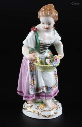 Meissen Gärtnerkind mit Blumenkorb, gardeners child with flo...