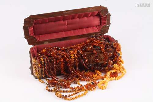 20 Bernsteinketten Amber, necklaces,