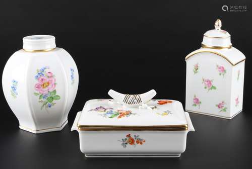 Meissen 2 Teedosen und eine Deckeldose, 3 porcelain boxes,