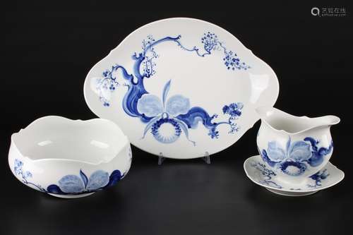 Meissen blaue Orchidee auf Ast Platte, Schale & Sauciere, pl...