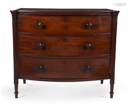 Y A LATE GEORGE III MAHOGANY BOWFRONT CHEST OF DRAWERS, CIRC...