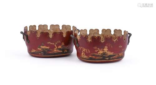 A PAIR OF FRENCH CHINOISERIE TÔLE PEINTE SEAUX À VERRE OR GL...