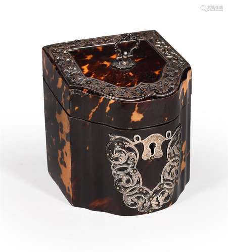 Y AN EDWARDIAN SILVER MOUNTED TORTOISESHELL TEA CADDY IN THE...