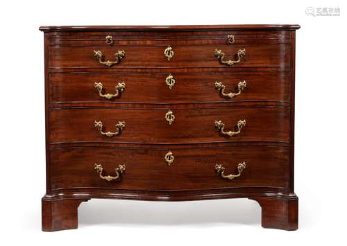 A GEORGE III SERPENTINE FRONTED CHEST OF DRAWERS, CIRCA 1770