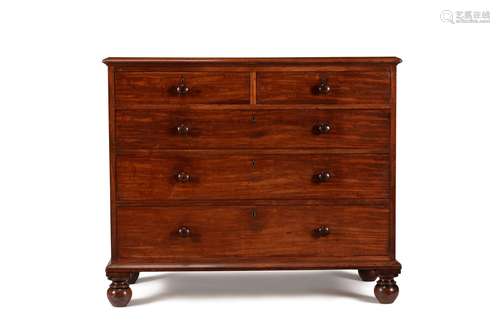 Y A REGENCY MAHOGANY CHEST OF DRAWERS, CIRCA 1815