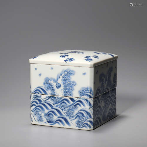 十八世纪 青花海水纹盖盒