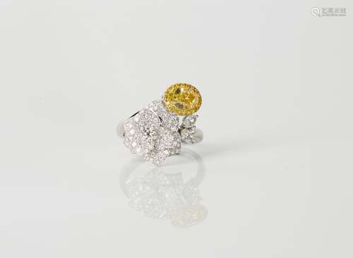 18K金鑲嵌鑽石和黃鑽花簇戒指