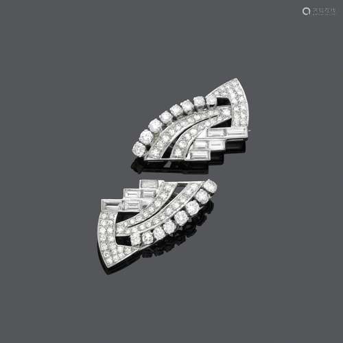 BROCHE À CLIP DOUBLE EN DIAMANT, vers 1935.Platinum 900, 15g...