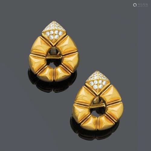 CLIPS D'OREILLES EN DIAMANT ET OR, BULGARI.Or jaune et blanc...